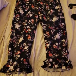 Floral Capri pants with double ruffle trim